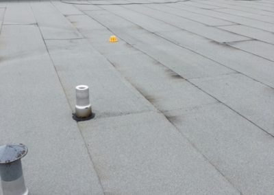 Installation de toiture membrane élastomère pour toit plat à Laval - Toitures Duvernay de Laval