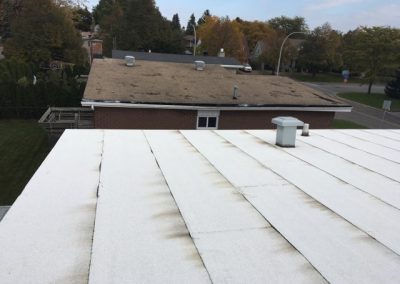 Installer membrane élastomère de toiture pour secteur commercial à Laval - Toitures Duvernay de Laval