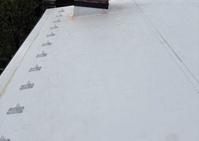 Service de pose de toit blanc pour maison à Saint-Eustache - Toitures Duvernay